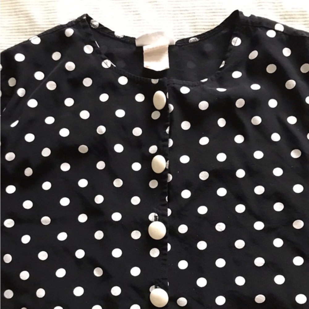 Black and white dot printed long sleeve top.